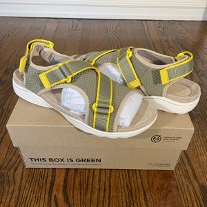 NEW Clarks Women's Amanda Stroll Flat Sandal Army Green Yellow Size 9M